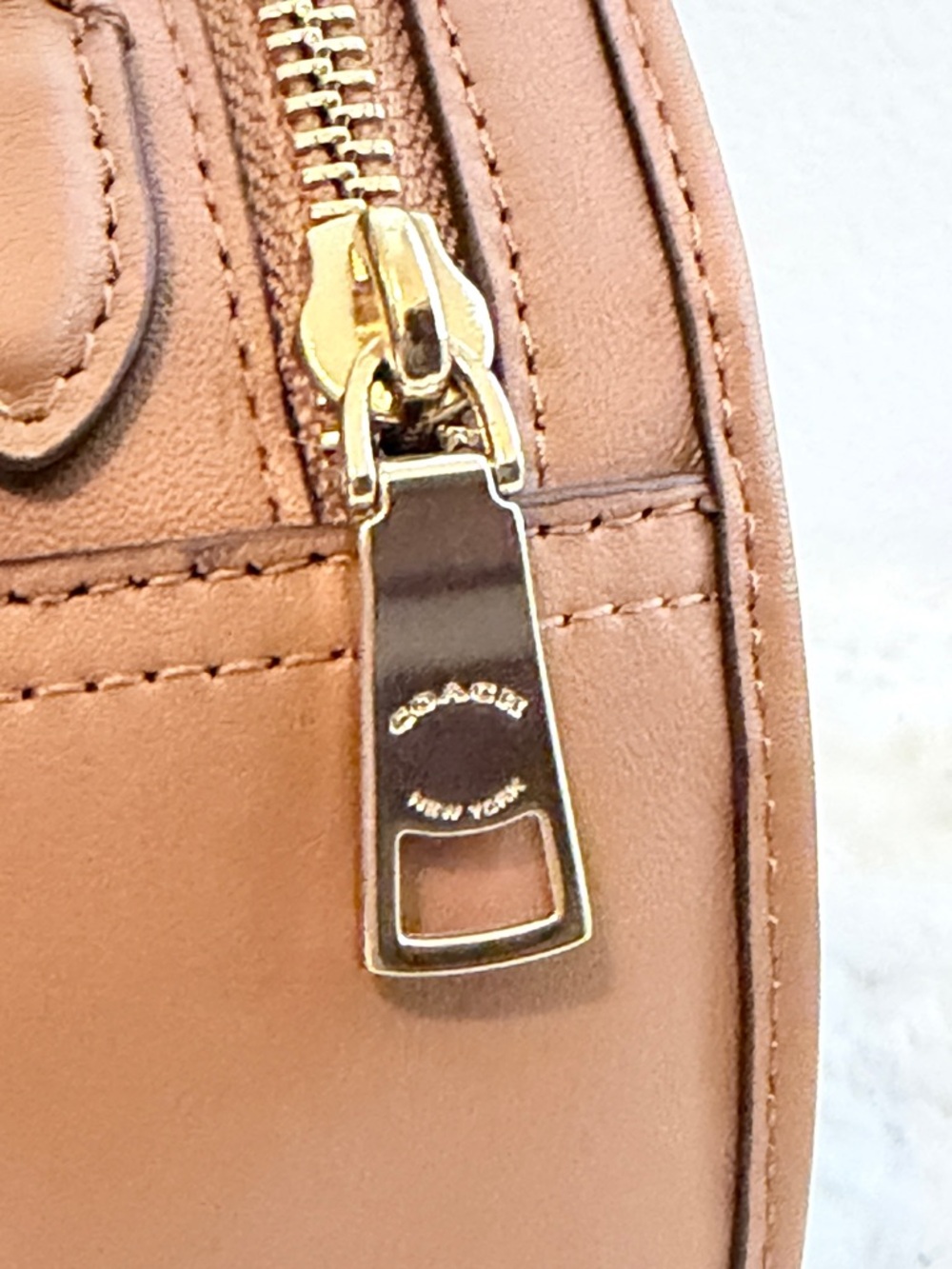 Coach Tan Leather Round Canteen Crossbody Bag EUC - Picture 5 of 14